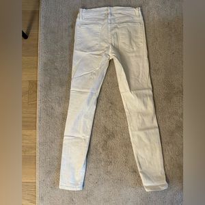 Frame stretchy denim with knee rips